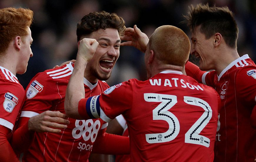  瓦尔迪里程碑进球莱斯特城主场战平诺丁汉森林保级曙光